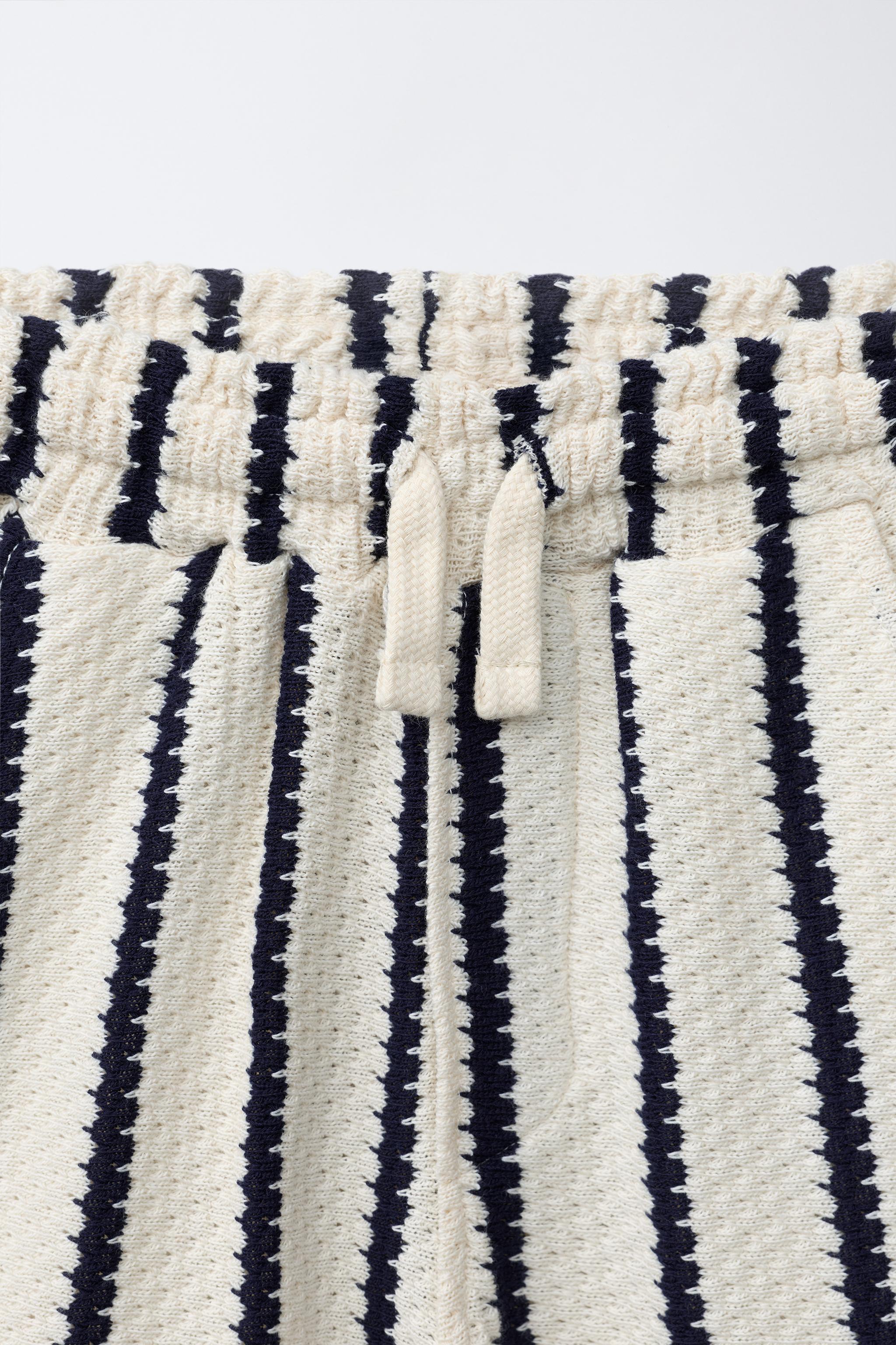 TEXTURED STRIPED KNIT SHORTS